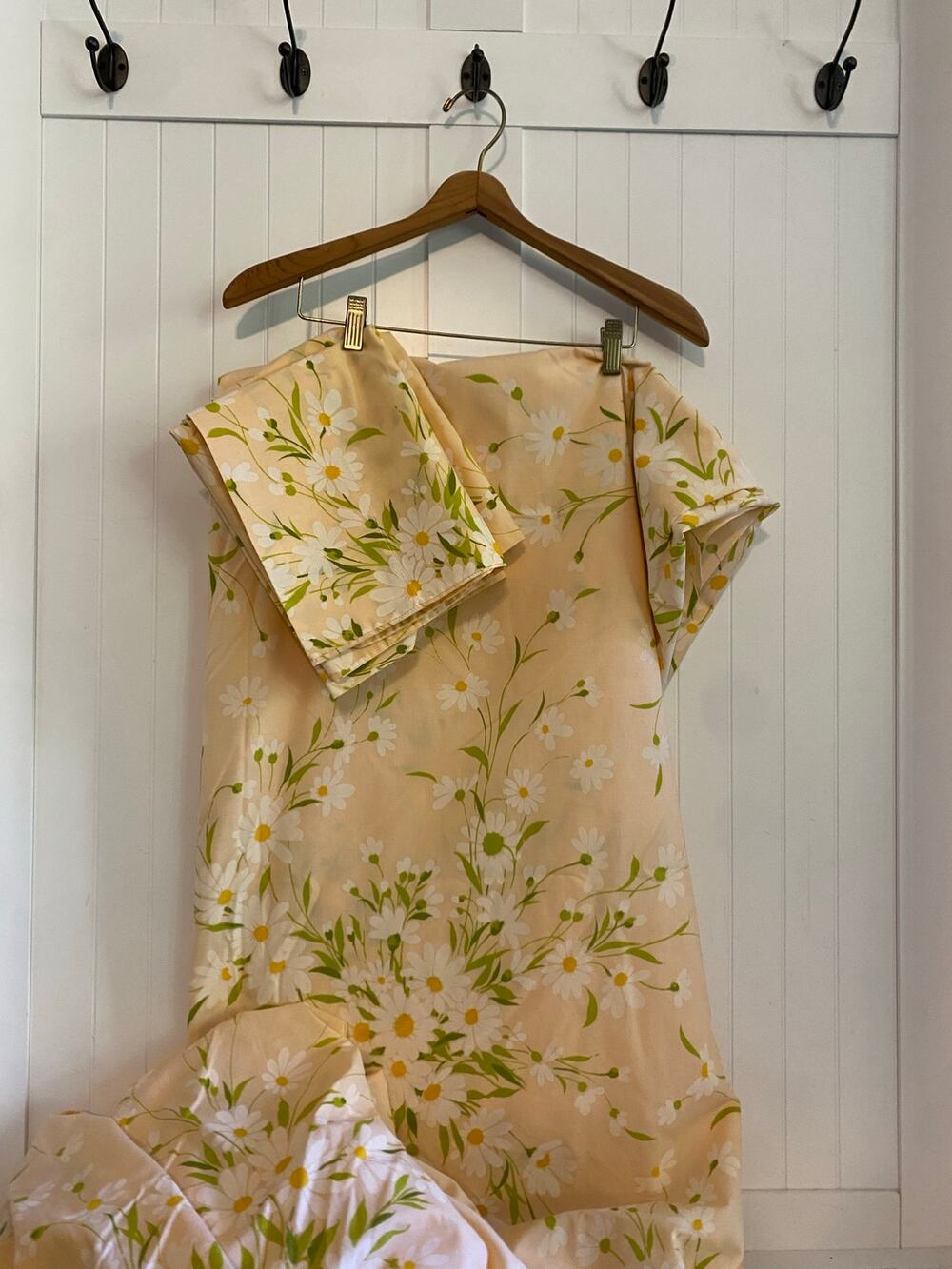 Complete Vintage Daisy Floral Sheet Set & Pillowcases